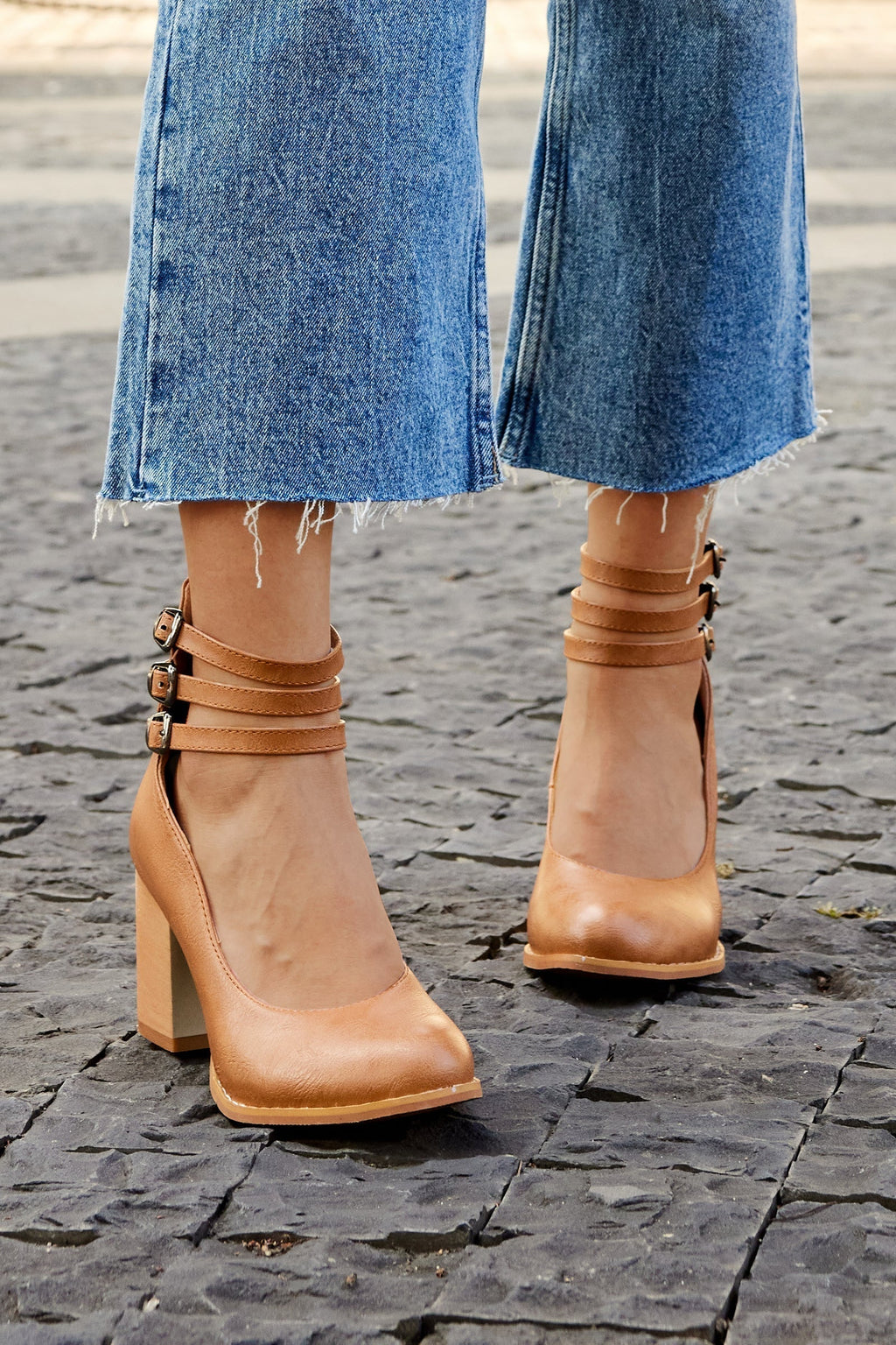 Casilda™ | Sandalias lisas con tira en el tobillo y suela gruesa