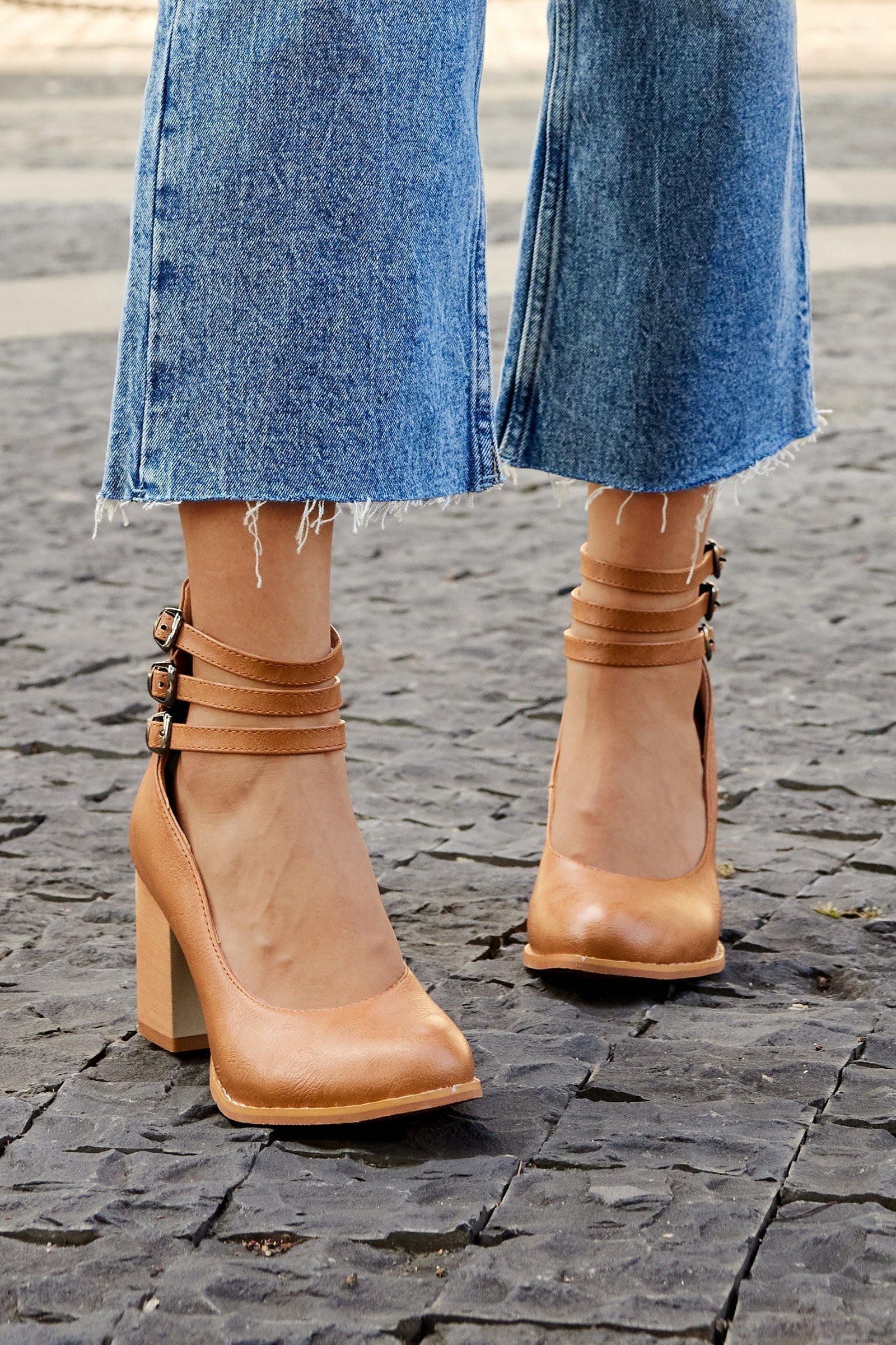 Casilda™ | Sandalias lisas con tira en el tobillo y suela gruesa