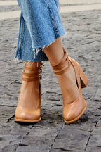 Casilda™ | Sandalias lisas con tira en el tobillo y suela gruesa