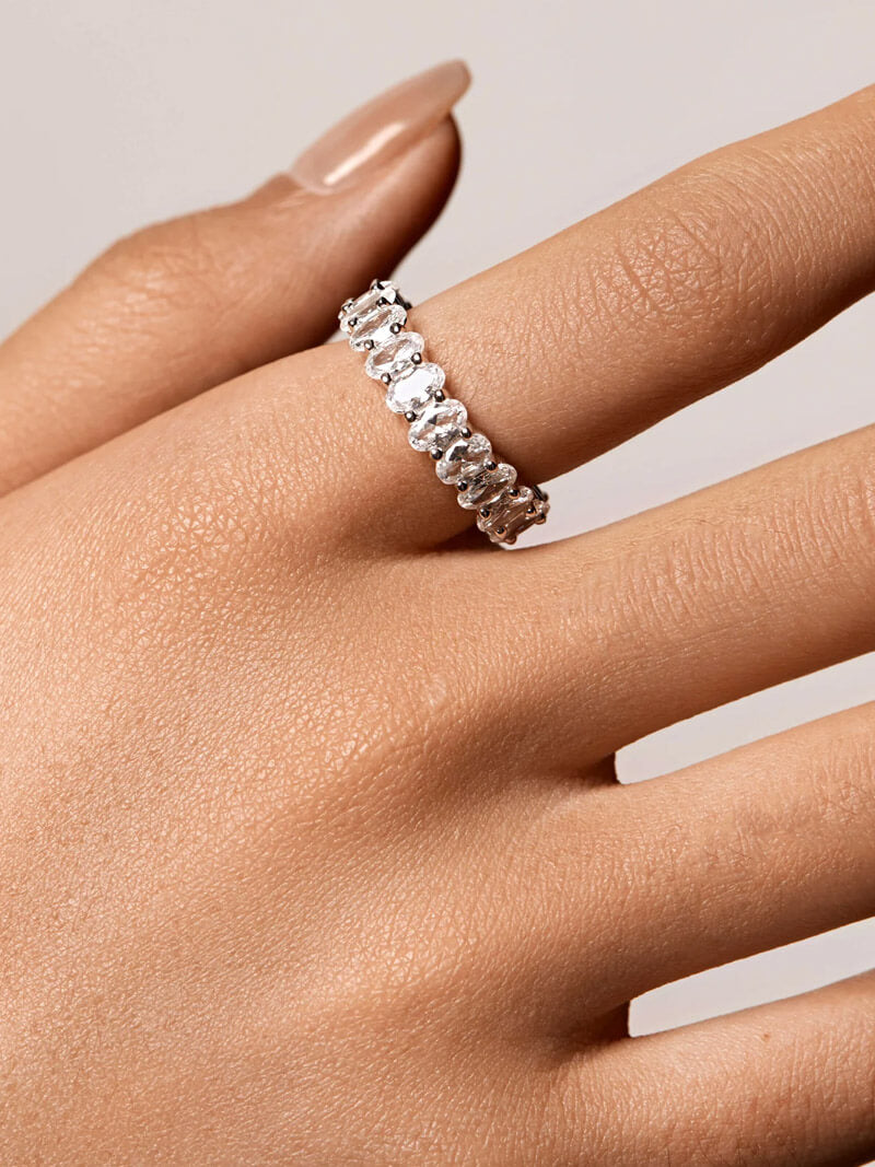 Anillo de corte ovalado