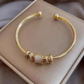 Pulsera Ajustable Elegante con Charms de Oro - Estilo