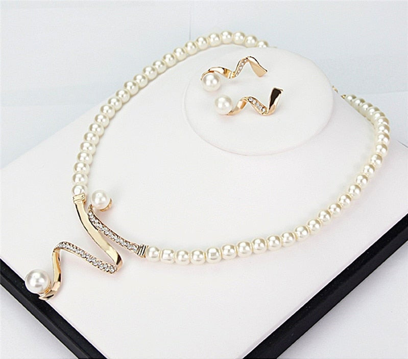PerlaLux Conjunto Collar y Pendientes de Perlas - Elegante