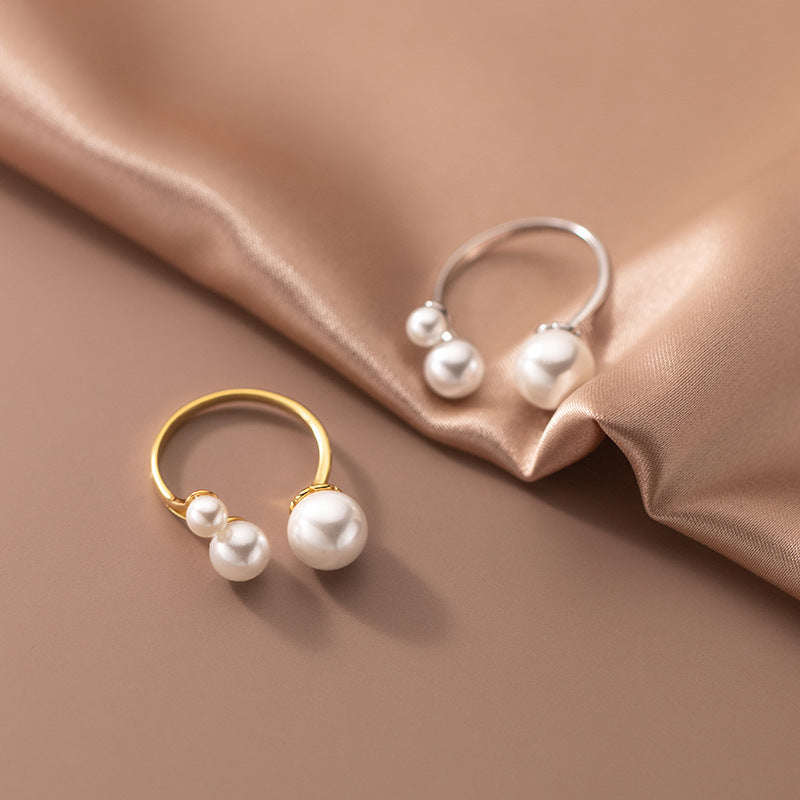 BrilloNova Anillo Triangular Ajustable Perlas - Elegancia