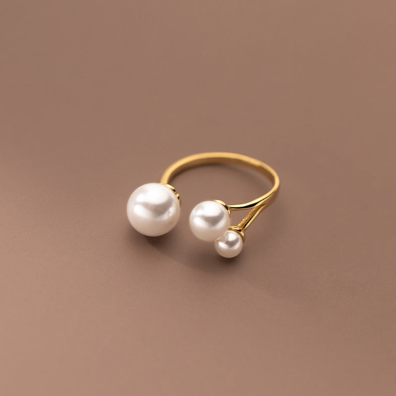 BrilloNova Anillo Triangular Ajustable Perlas - Elegancia