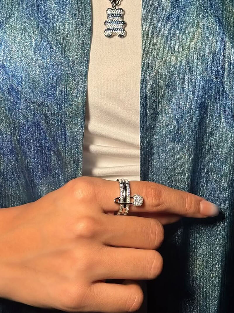 Anillo de Mónica