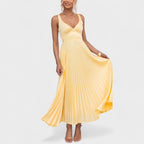 Aby™ | Vestido maxi amarillo plisado con escote en V