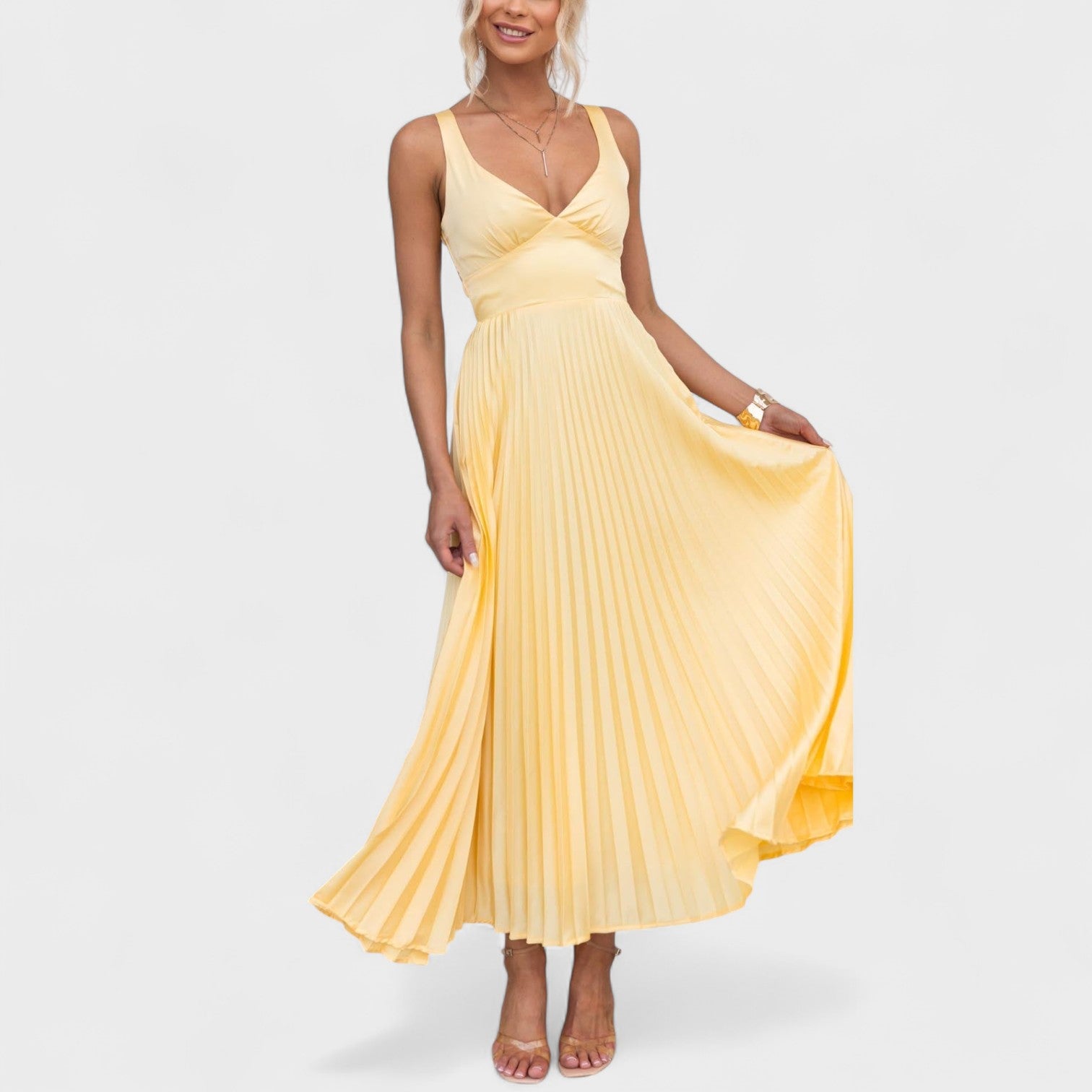Aby™ | Vestido maxi amarillo plisado con escote en V