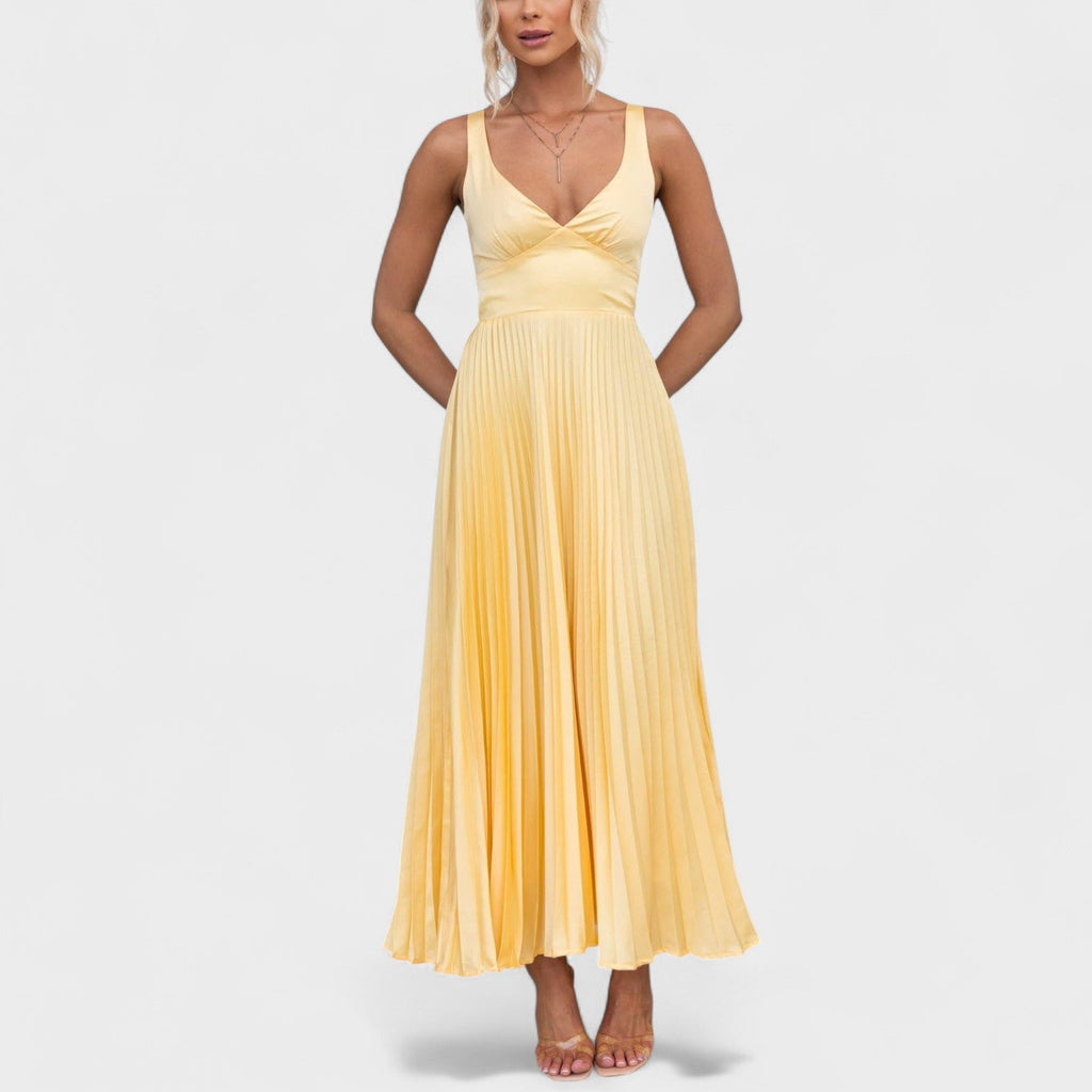 Aby™ | Vestido maxi amarillo plisado con escote en V