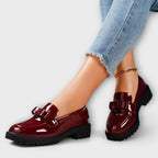 Mocasines Femeninos Negros de Charol con Lazo