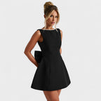 Carrie™ | Mini vestido con cinta de perlas