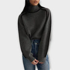 Emilia™ | Suéter de cuello alto suave y elegante