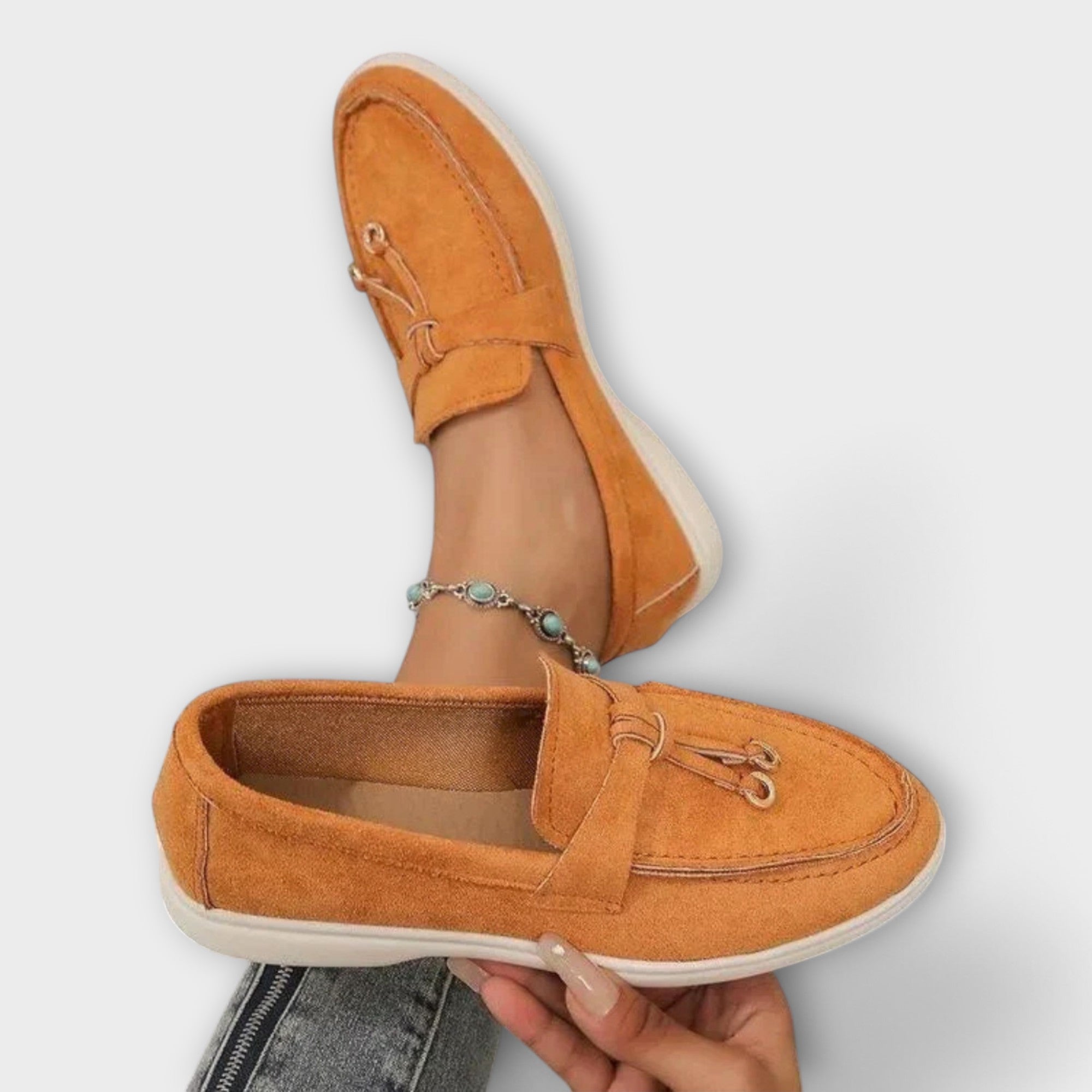 Mocasines Femeninos Beiges con Cordón Decorativo