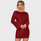 Vestido de lentejuelas con espalda descubierta y mangas largas