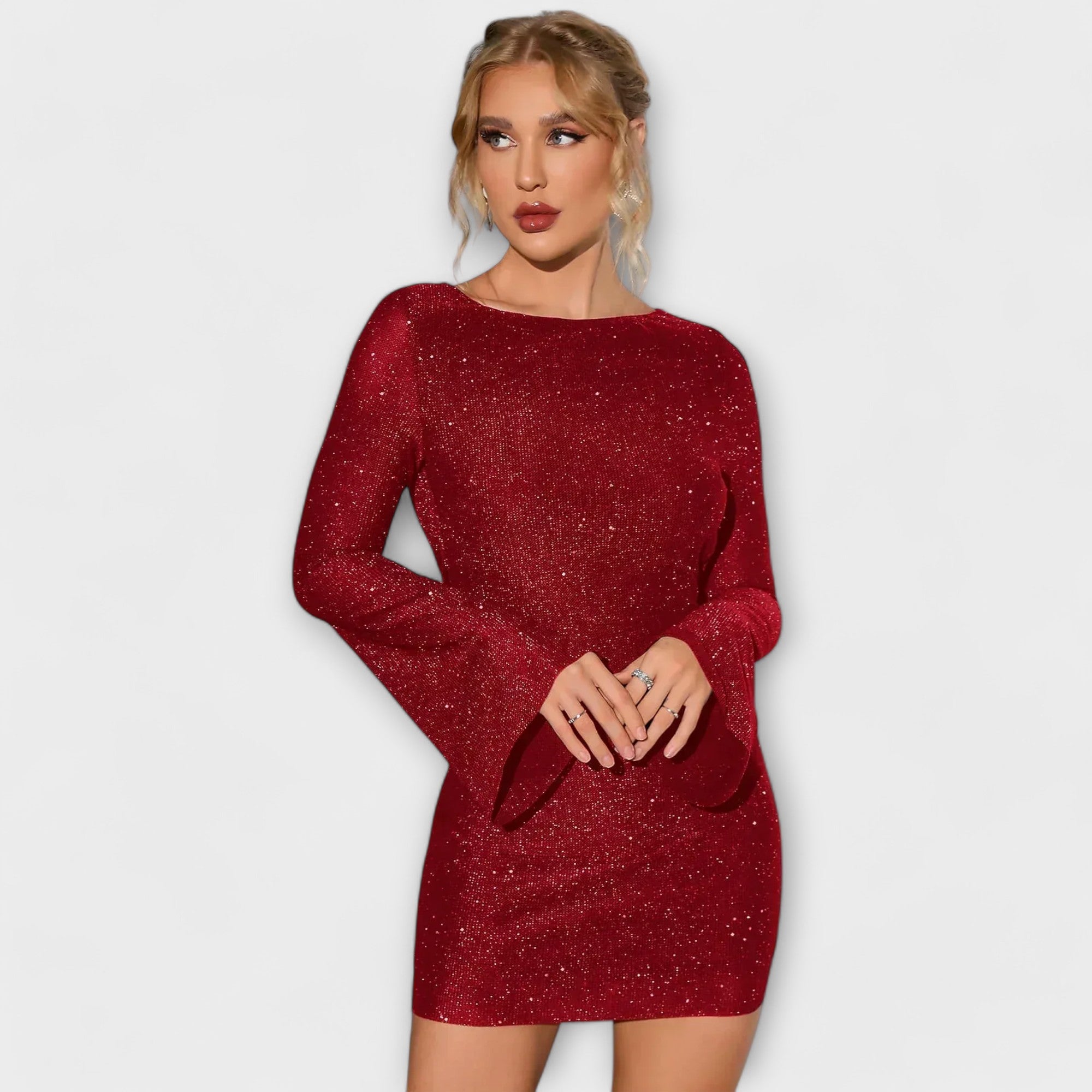 Vestido de lentejuelas con espalda descubierta y mangas largas